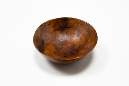 NATIVE AMERICAN POTAWATOMIE CARVED WOODEN DISH.