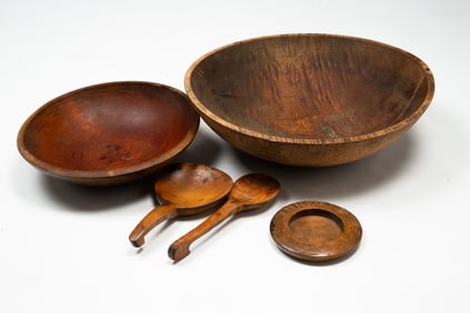 FIVE WOODEN KITCHEN ITEMS.
