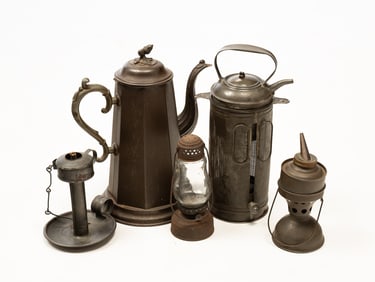 GROUP OF TIN HOUSEHOLD ITEMS.
