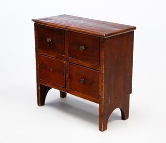 FOLKSY SMALL CASE OF DRAWERS.