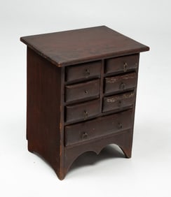 DOLL SIZE CHEST OF DRAWERS.