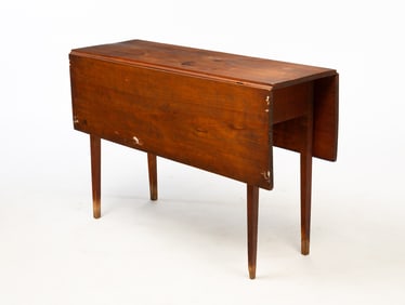 HEPPLEWHITE SWING LEG DROP LEAF TABLE.