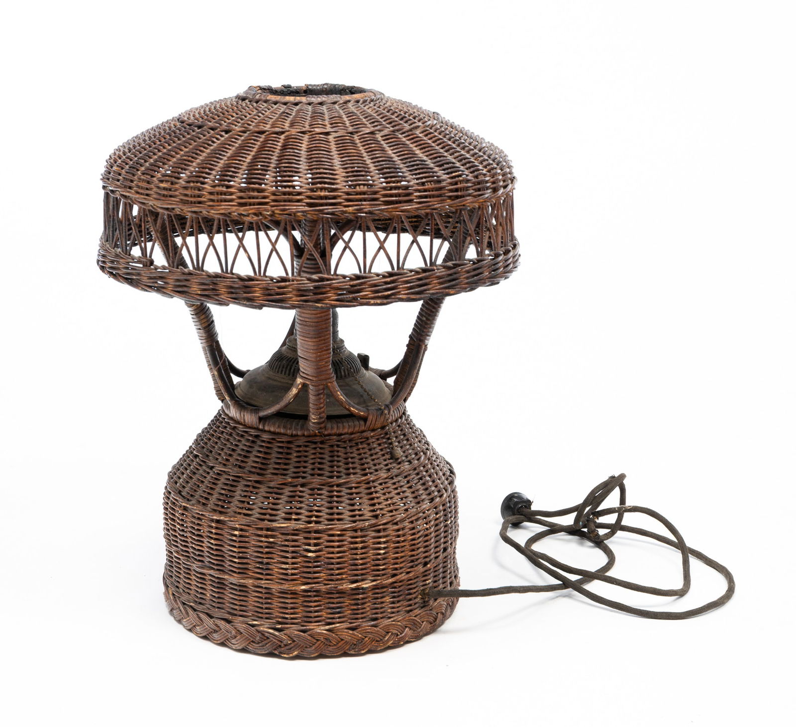 WICKER TABLETOP OIL LAMP. (1 of 4)