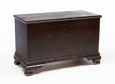 GRAIN PAINTED BLANKET CHEST.