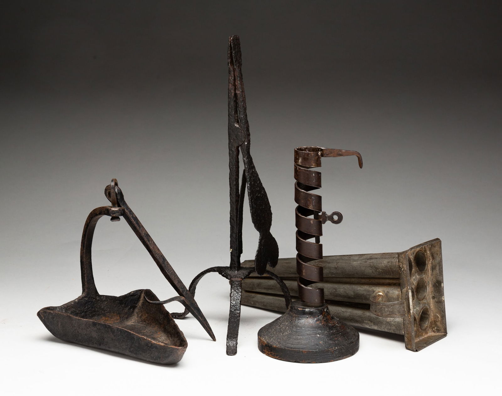 GROUP OF AMERICAN WROUGHT IRON AND TIN LIGHTING DEVICES. (1 of 7)