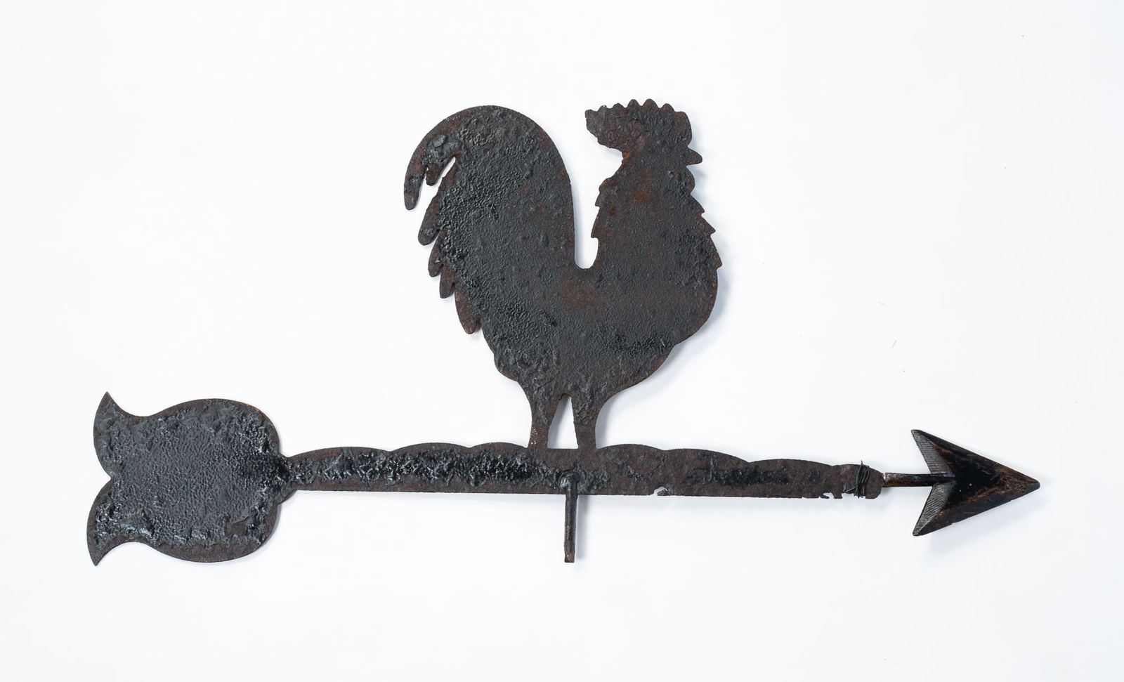 AMERICAN PAINTED SHEET METAL ROOSTER WEATHERVANE. (1 of 2)