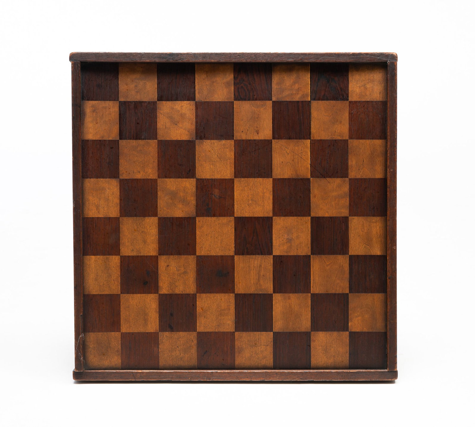 AMERICAN WALNUT, MAPLE, AND PARQUETRY GAMEBOARD. (1 of 3)