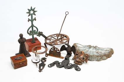 A COLLECTION OF METALWARE, INCL. CAST IRON SNOW BIRD.