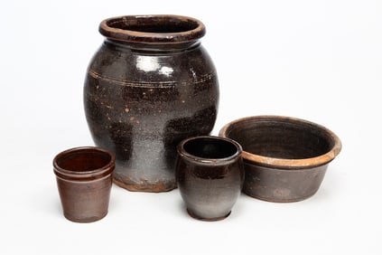 FOUR AMERICAN REDWARE VESSELS, INCL. JAR WITH TOOLED SHOULDER.