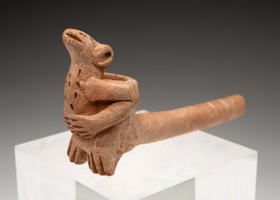 NATIVE AMERICAN FIGURAL ANIMAL CLAY PIPE.