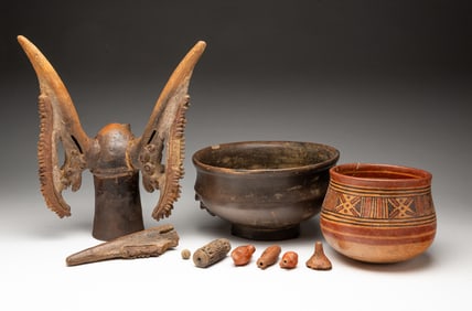EIGHT EARTHENWARE ITEMS.