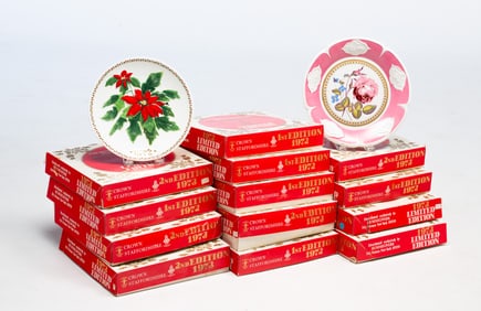 COLLECTION OF CROWN STAFFORDSHIRE AND PORTMEIRION COLLECTOR PLATES.