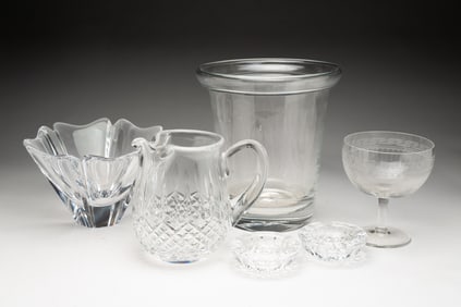 SIX GLASS AND CRYSTAL TABLEWARE ARTICLES, INCL. SIMON PIERCE AND ORREFORS.