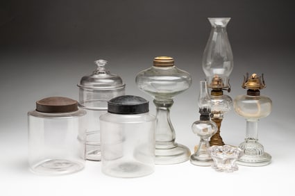 EIGHT BLOWN AND MOLDED GLASS ITEMS, INCL. FOUR OIL LAMPS.