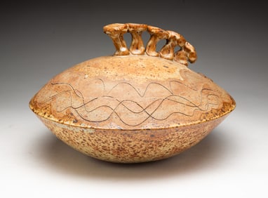 AMERICAN STUDIO POTTERY LIDDED VESSEL.