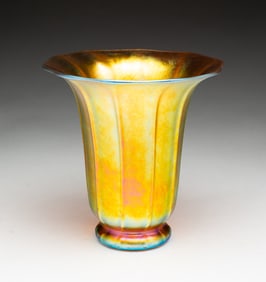 STEUBEN GOLD AURENE ART GLASS VASE.