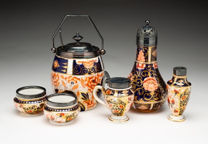 SIX ENGLISH IMARI STYLE PORCELAIN ITEMS, INCL. SPODE AND DAVENPORT.