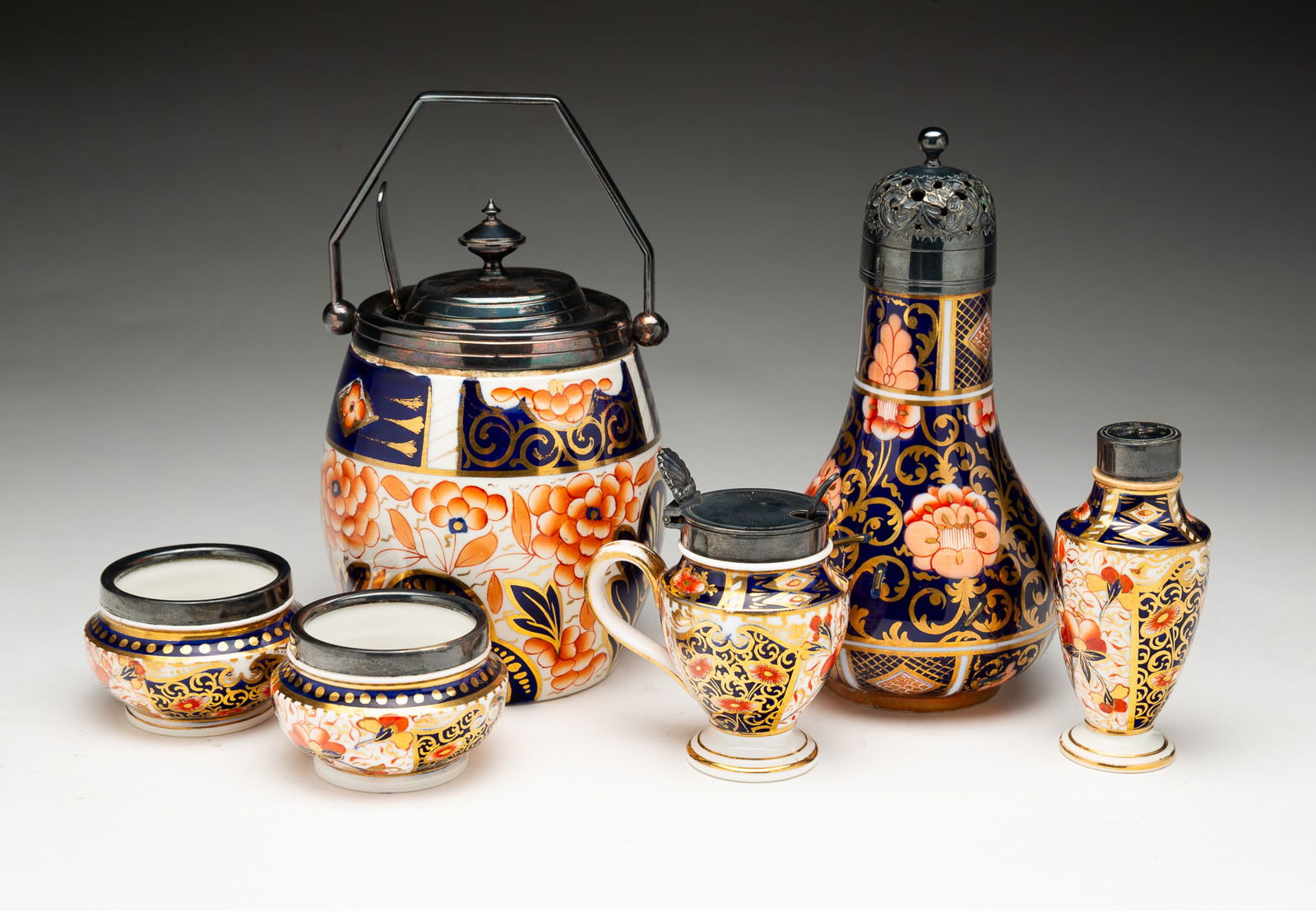 SIX ENGLISH IMARI STYLE PORCELAIN ITEMS, INCL. SPODE AND DAVENPORT. (1 of 4)
