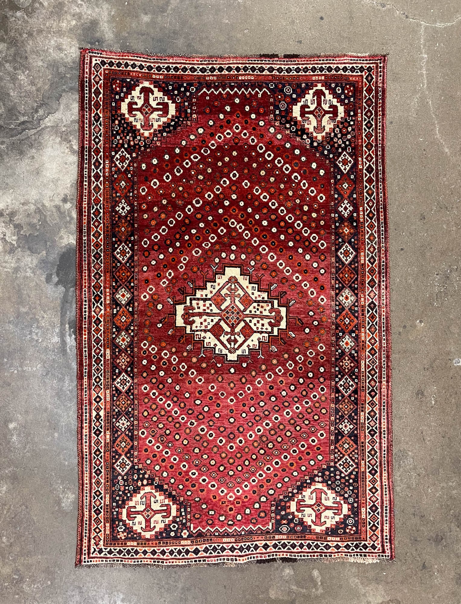 QASHQAI WOOL AREA RUG. (1 of 4)