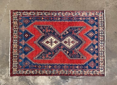 SIROAN WOOL AREA RUG.