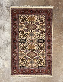 MAHAL WOOL AREA RUG.