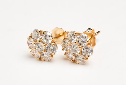 YELLOW GOLD DIAMOND CLUSTER STUD EARRINGS.