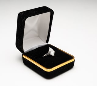 PLATINUM AND MARQUISE CUT DIAMOND SOLITAIRE RING.