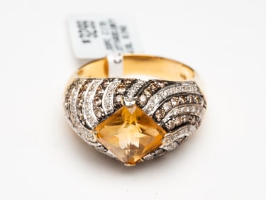 18K GOLD RING WITH PRINCESS CUT CITRINE AND DIAMONDS.