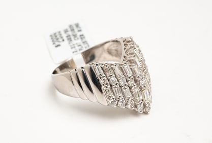 PLATINUM AND DIAMOND CHEVRON BAND.