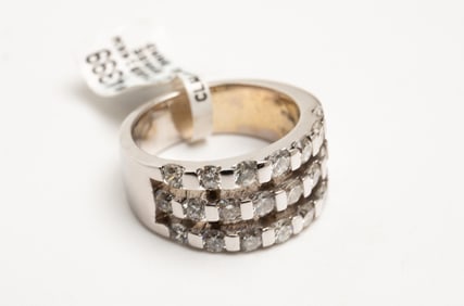 WHITE GOLD 3-ROW DIAMOND BAND.