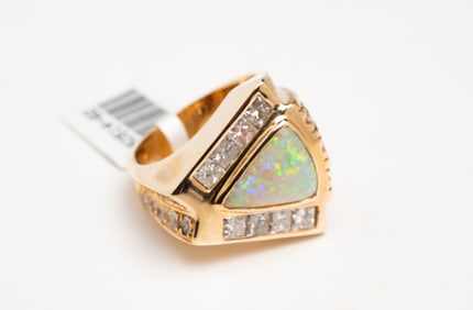 14 KARAT YELLOW GOLD OPAL AND DIAMOND RING.