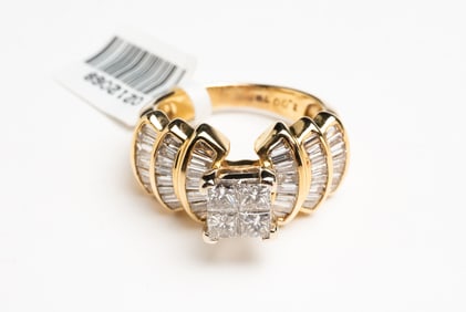 14 KARAT YELLOW GOLD DIAMOND ENGAGEMENT RING.