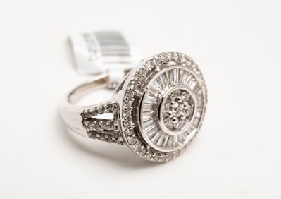 14K WHITE GOLD DIAMOND HALO CLUSTER RING.