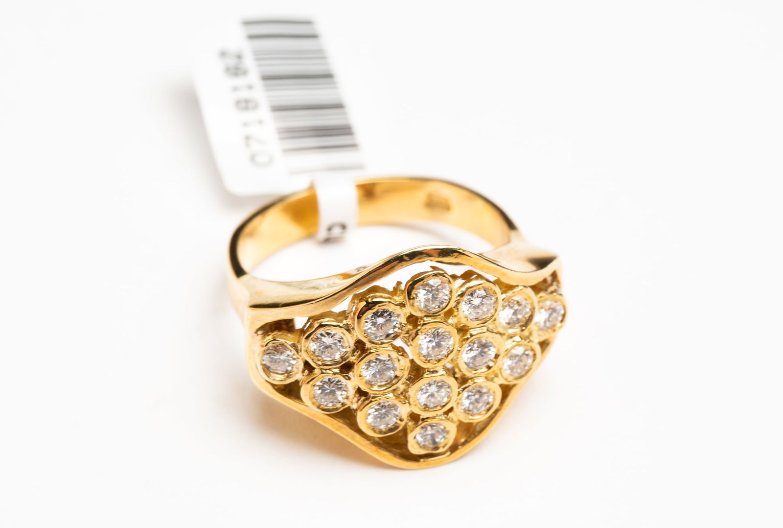GOLD CLUSTER STYLE RING WITH BEZEL SET DIAMONDS. (1 of 2)