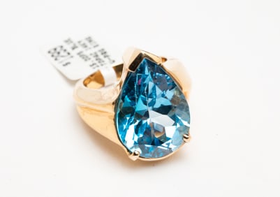 14K PEAR SHAPE BLUE TOPAZ RING.