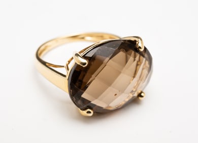 14 KARAT LADIES SMOKEY TOPAZ RING.