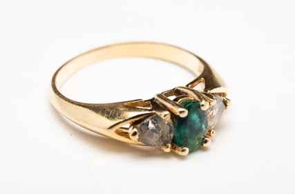 14 KARAT EMERALD RING.