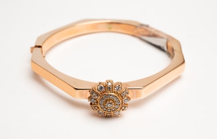 14K ROSE GOLD BANGLE WITH CENTER DIAMOND CLUSTER.