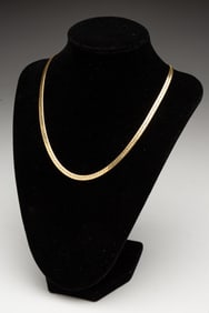 14K YELLOW GOLD HERRINGBONE NECKLACE.