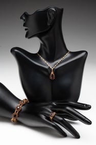 GARNET BRACELET, NECKLACE AND RING.