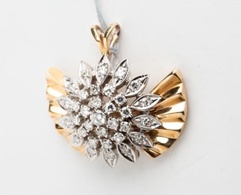 14K GOLD AND DIAMOND WING SHAPED PENDANT.