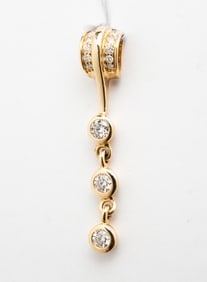 14 KARAT YELLOW GOLD AND DIAMOND PENDANT.