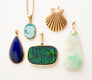 14K YELLOW GOLD NECKLACE AND PENDANTS.