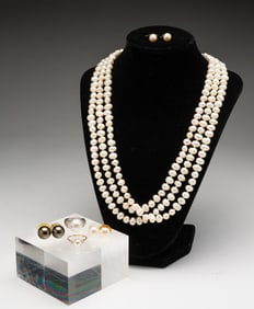 GROUP OF PEARL JEWELRY.