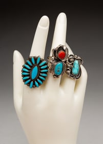 THREE SIGNED NAVAJO STERLING SILVER AND GEMSTONE RINGS.