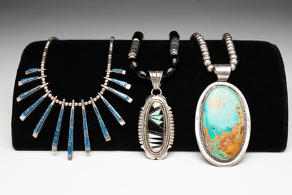 THREE NATIVE AMERICAN STERLING SILVER NECKLACES.