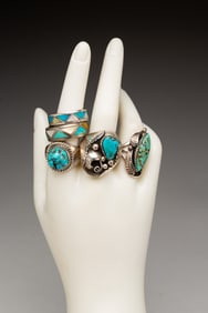 FIVE NATIVE AMERICAN STERLING SILVER GEMSTONE RINGS.