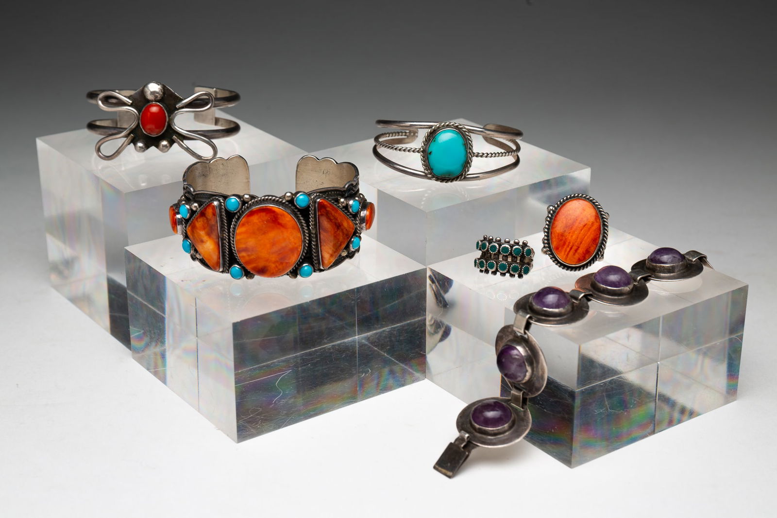 GROUP OF STERLING SILVER GEMSTONE BRACELETS AND RINGS. (1 of 3)