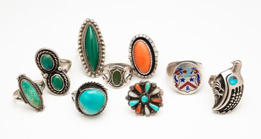SELECTION OF SOUTHWESTERN MOTIF RINGS.