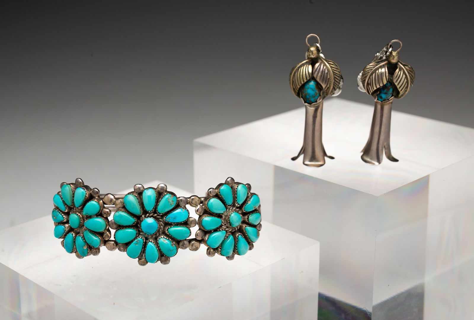 SILVER AND TURQUOISE CUFF AND EARRINGS. (1 of 2)